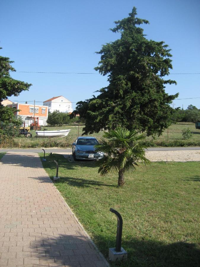 Villa „Drei Palmen“ Sveti Filip i Jakov Exteriör bild