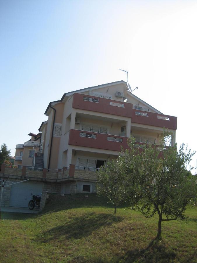 Villa „Drei Palmen“ Sveti Filip i Jakov Exteriör bild