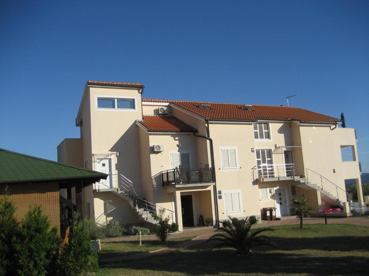 Villa „Drei Palmen“ Sveti Filip i Jakov Exteriör bild