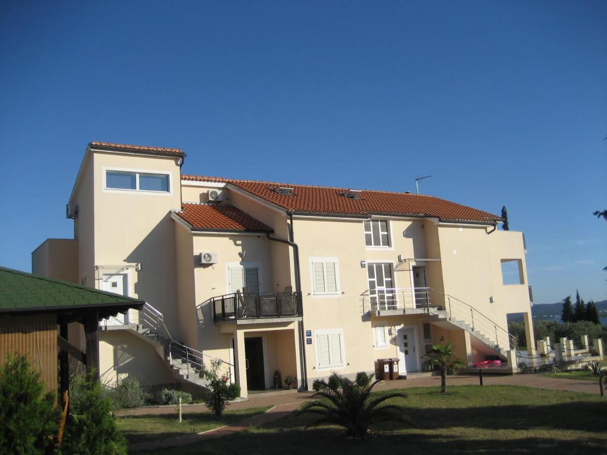 Villa „Drei Palmen“ Sveti Filip i Jakov Exteriör bild