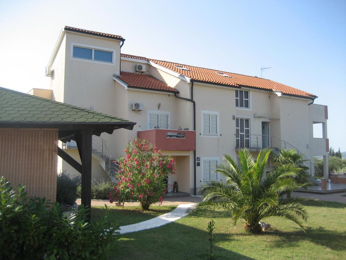Villa „Drei Palmen“ Sveti Filip i Jakov Exteriör bild