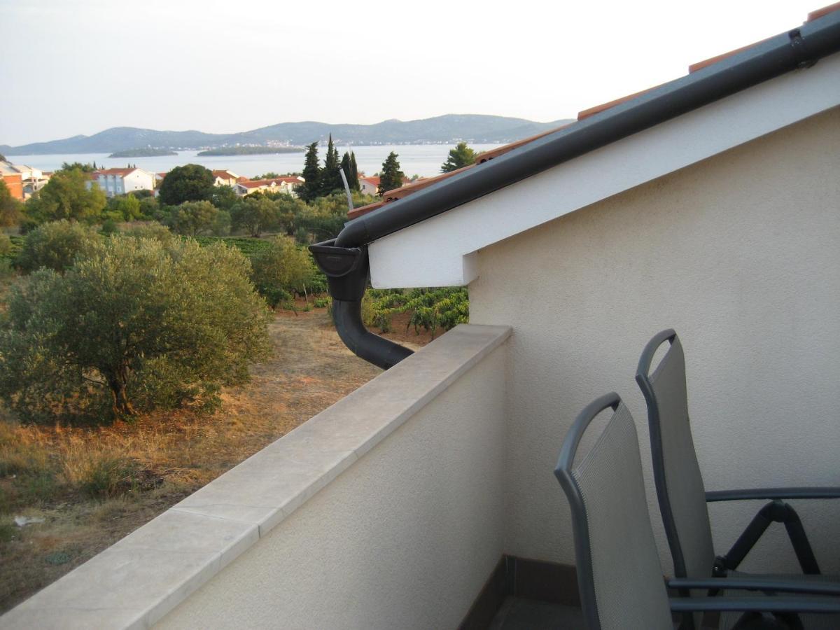 Villa „Drei Palmen“ Sveti Filip i Jakov Exteriör bild