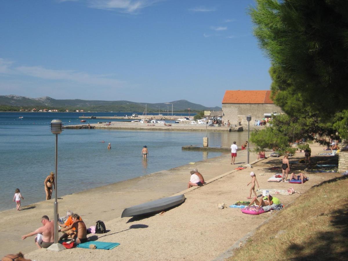 Villa „Drei Palmen“ Sveti Filip i Jakov Exteriör bild