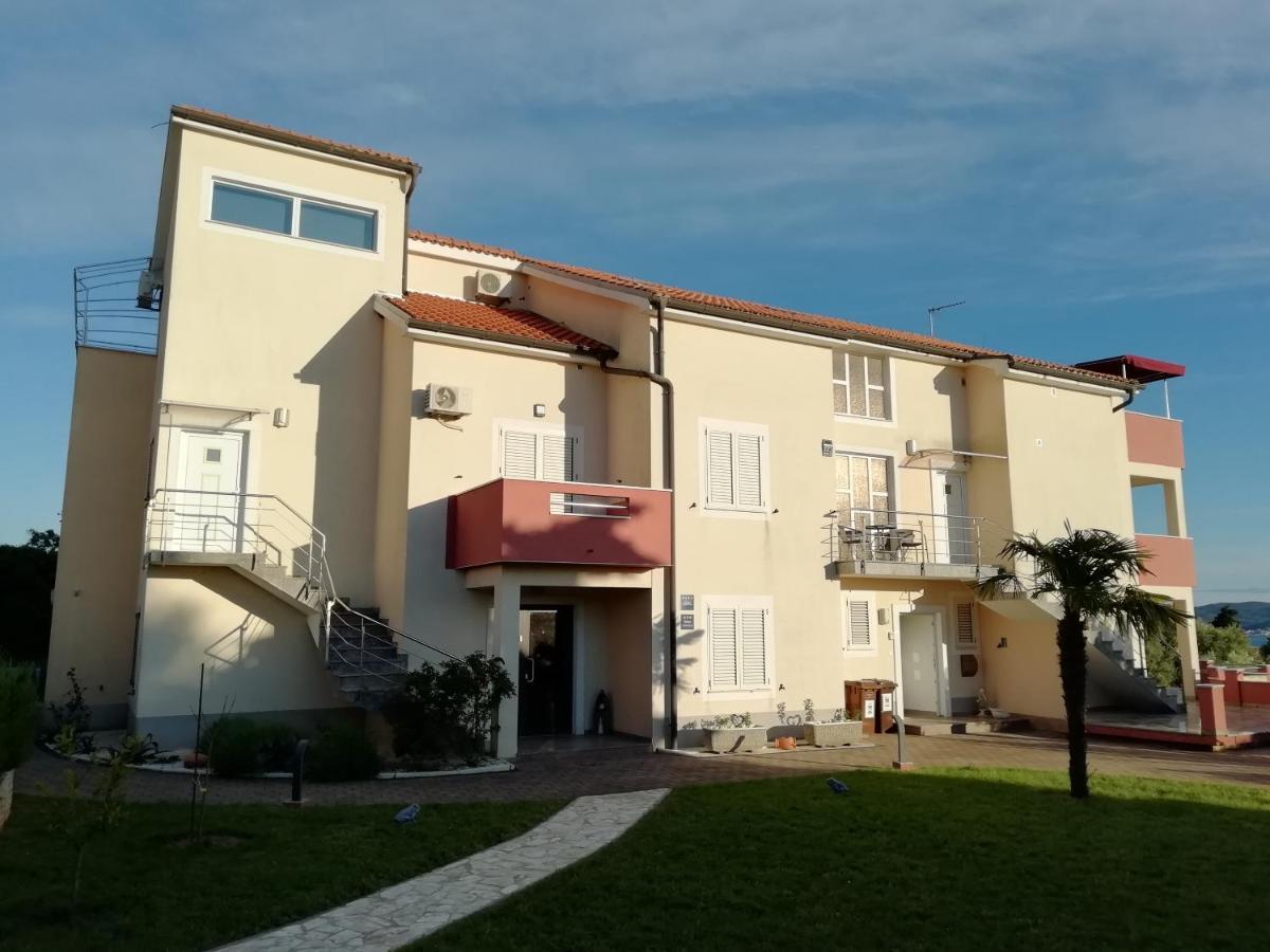 Villa „Drei Palmen“ Sveti Filip i Jakov Exteriör bild