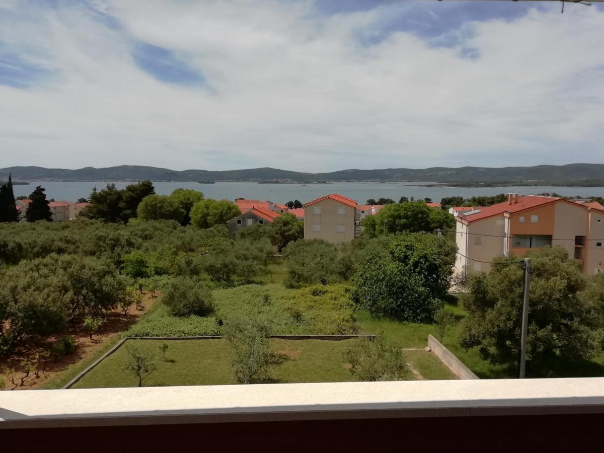 Villa „Drei Palmen“ Sveti Filip i Jakov Exteriör bild
