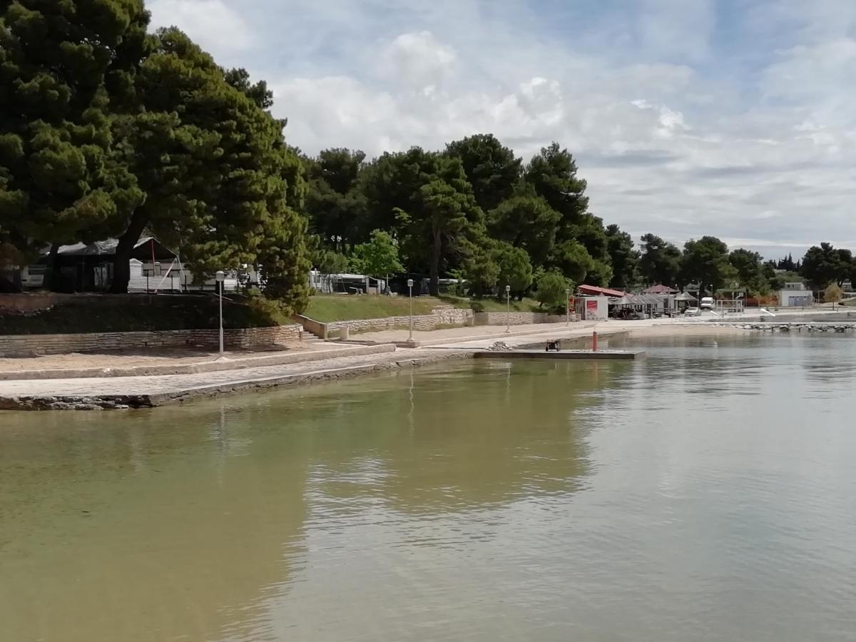 Villa „Drei Palmen“ Sveti Filip i Jakov Exteriör bild