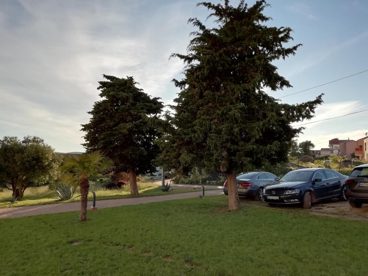 Villa „Drei Palmen“ Sveti Filip i Jakov Exteriör bild