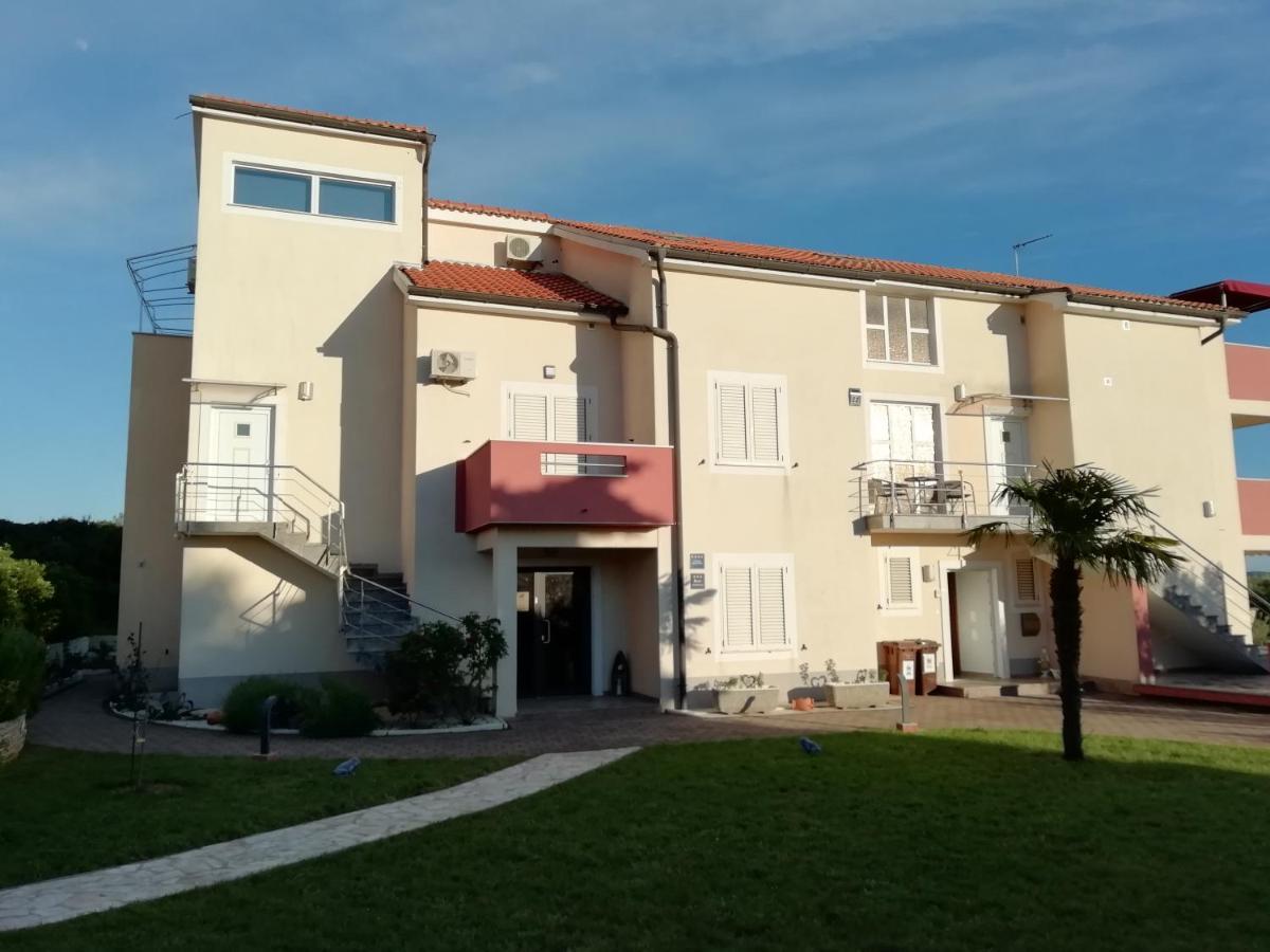 Villa „Drei Palmen“ Sveti Filip i Jakov Exteriör bild