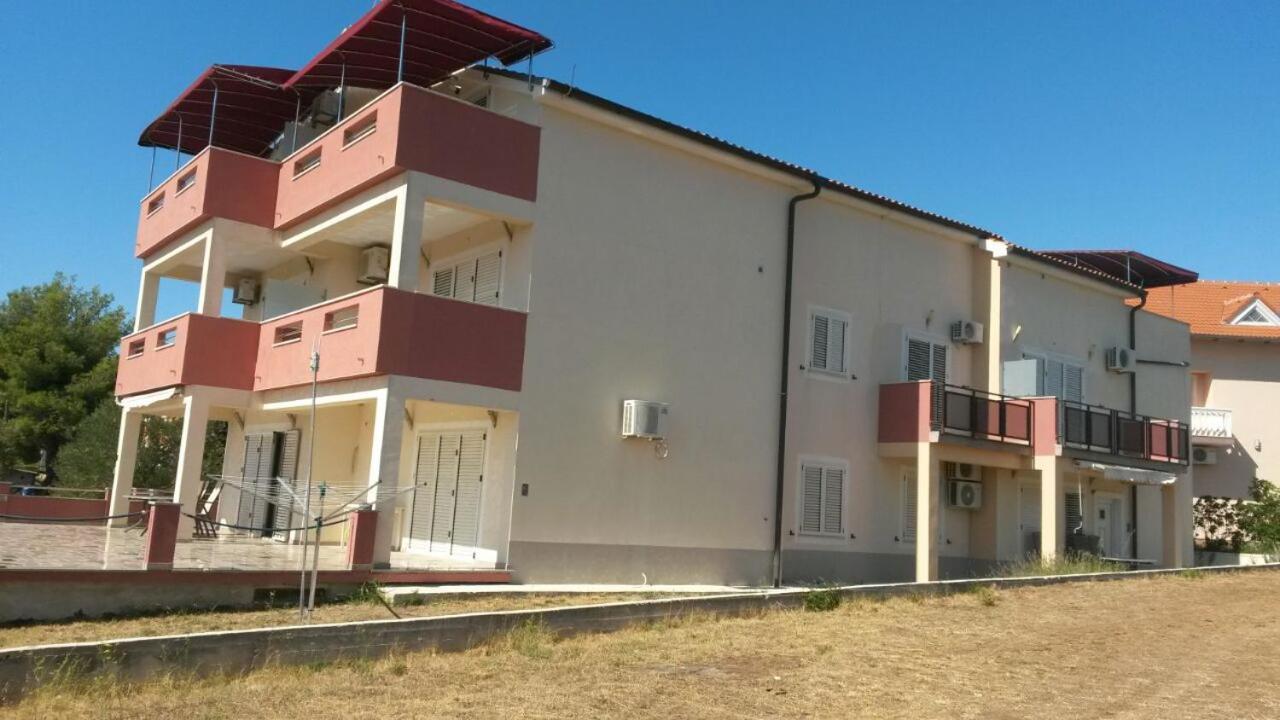 Villa „Drei Palmen“ Sveti Filip i Jakov Exteriör bild